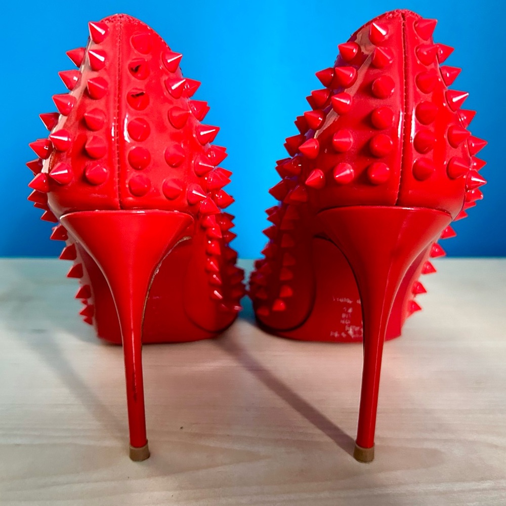 Kaitlyn Pan Spikes Red Soul High Heel Pumps, Size 6 - Picture 4 of 8